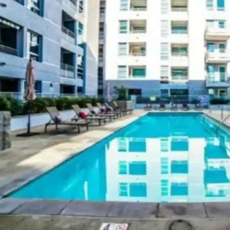 2Bedroom Downtown Los Angeles Pool And Gym Onsite.